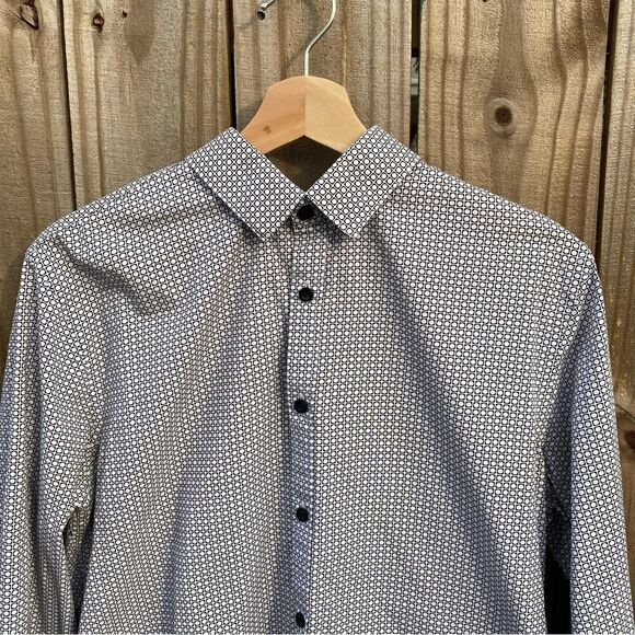 Express Circle Geo Print Stretch Button Down Shirt - Picture 5 of 5
